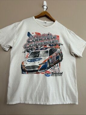 NASCAR Bristol’s “Americas Concrete Colosseum” Men’s XL White Graphic T-shirt.